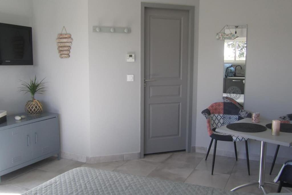 Studio Tout Confort Au Coeur Des Graves Portets Buitenkant foto